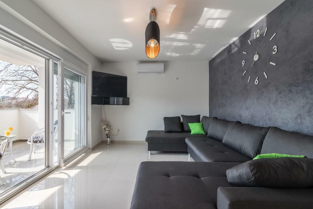 Apartments Mira Pula Ngoại thất bức ảnh