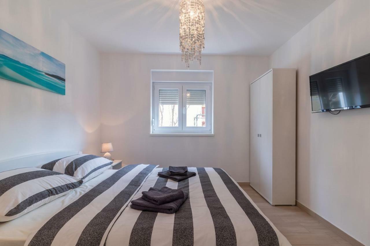 Apartments Mira Pula Ngoại thất bức ảnh