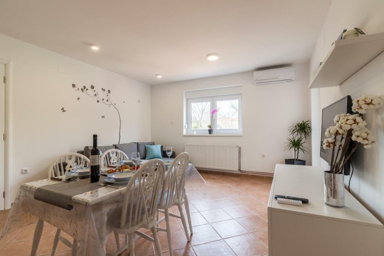 Apartments Mira Pula Ngoại thất bức ảnh