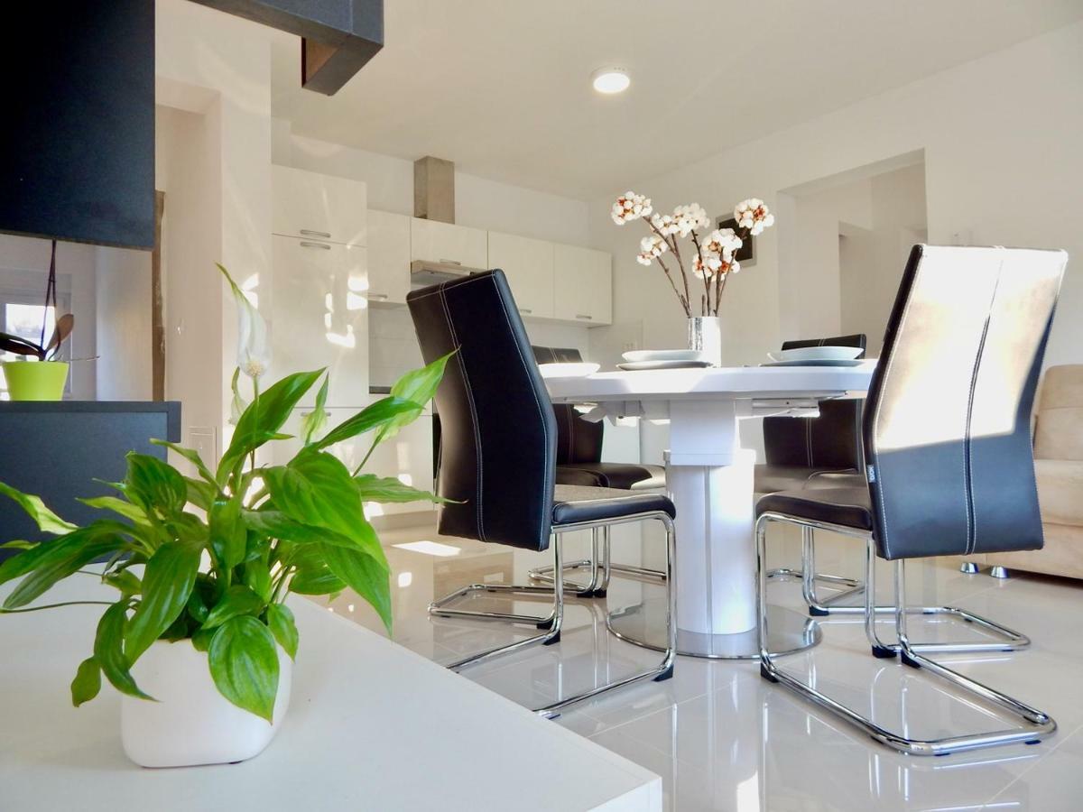 Apartments Mira Pula Ngoại thất bức ảnh