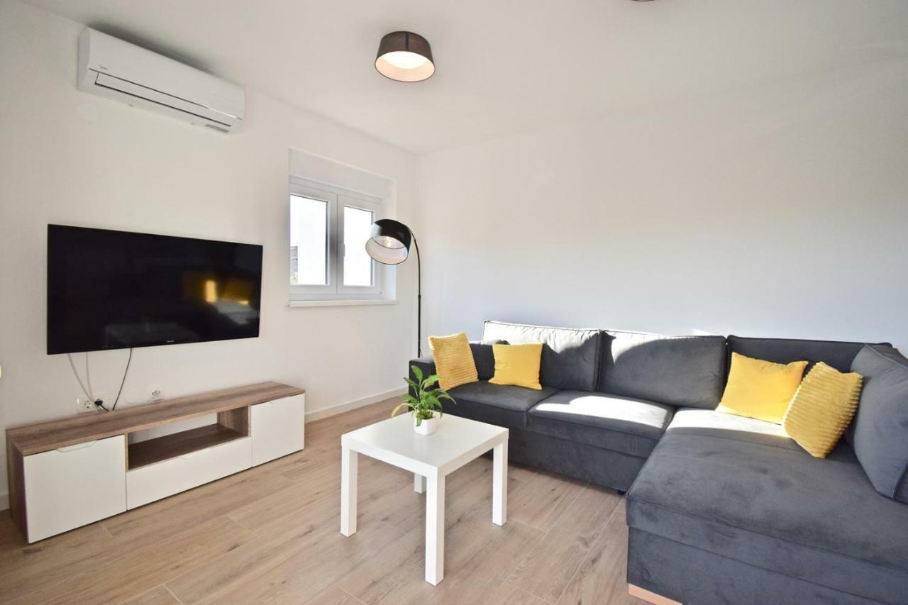 Apartments Mira Pula Ngoại thất bức ảnh