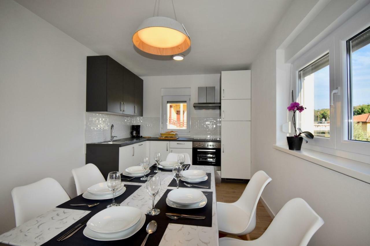 Apartments Mira Pula Ngoại thất bức ảnh