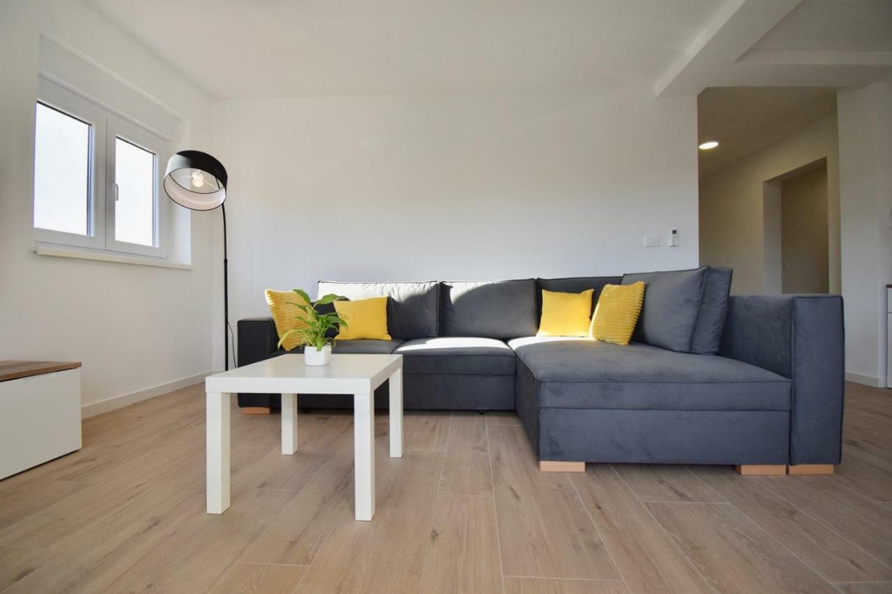 Apartments Mira Pula Ngoại thất bức ảnh